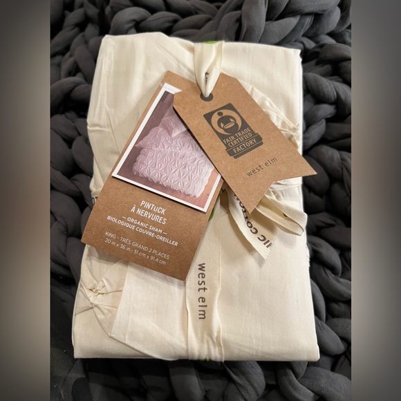 West Elm Organic Pintuck Sham - Picture 4 of 4